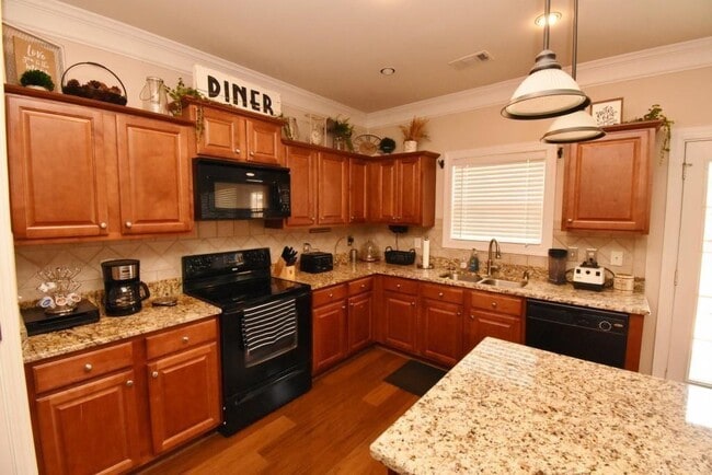 Building Photo - 5691 Apple Grove Rd NE