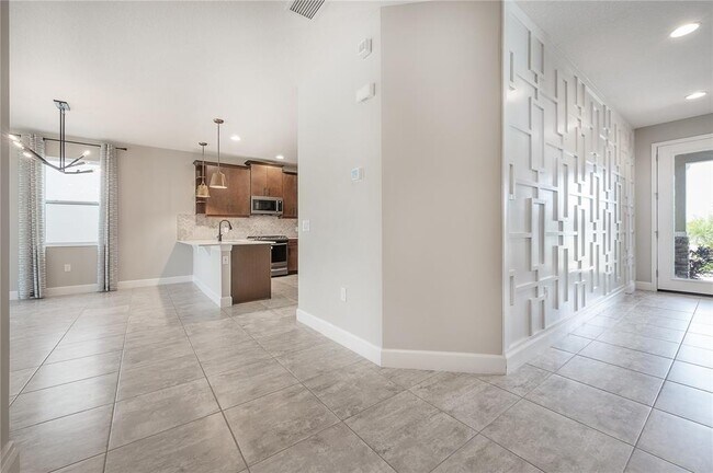 Building Photo - 7212 Paradiso Dr