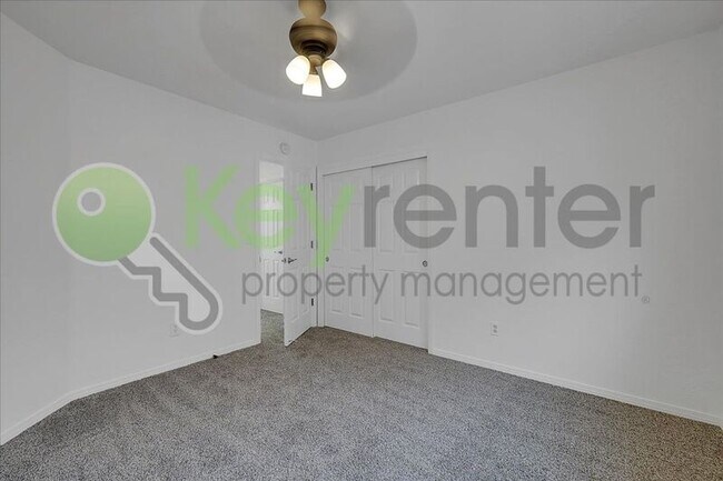 Building Photo - 1330 Kingswood Dr