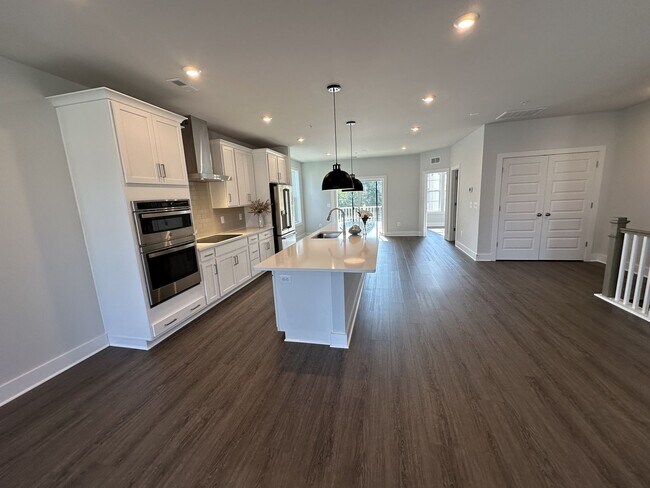 Building Photo - For Rent: Luxurious Short Pump Condo at Ga...
