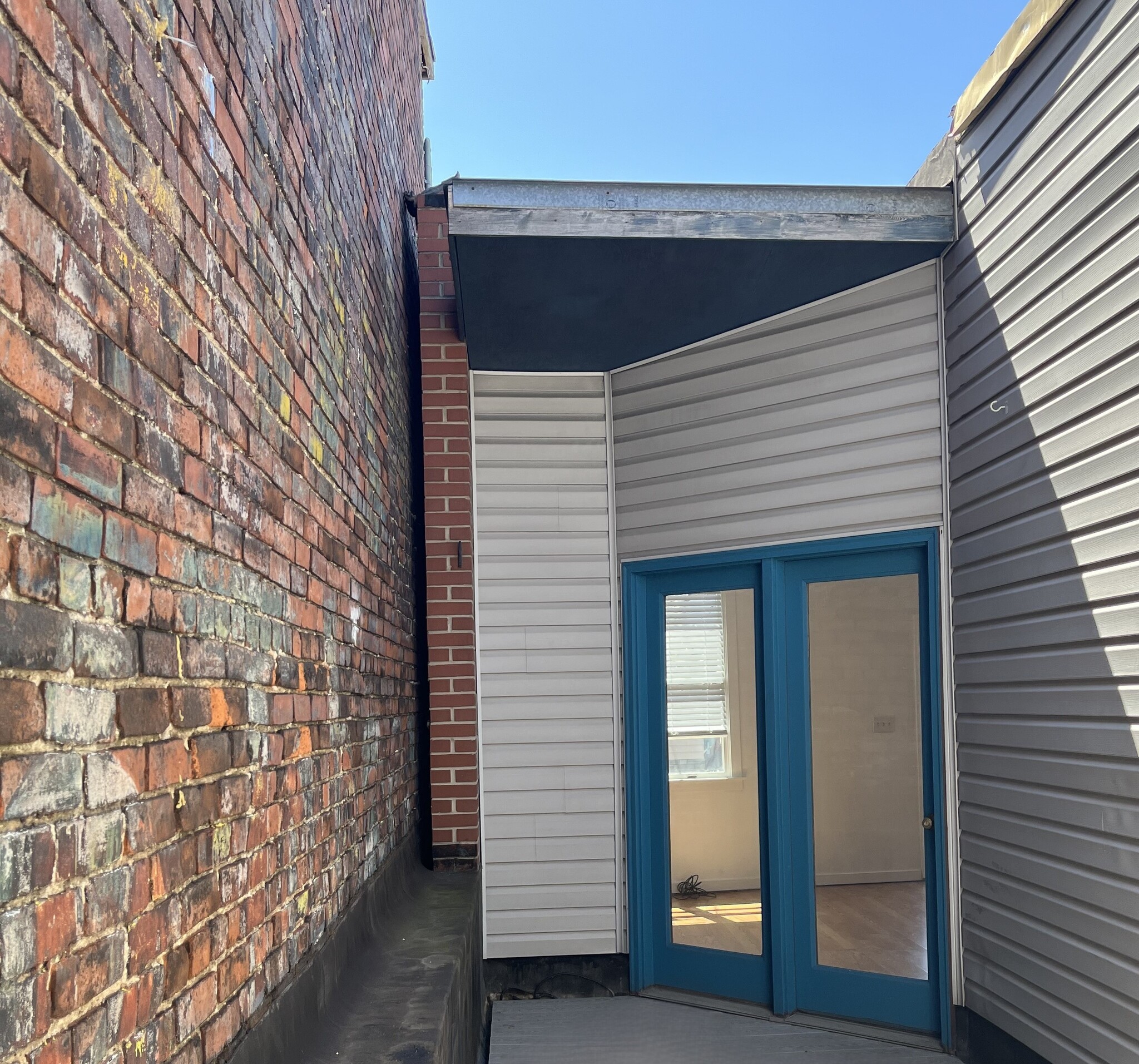 Atrium Sky - 2334 E Carson St