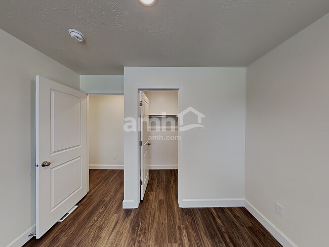 Building Photo - 2320 E Wild Horse Way