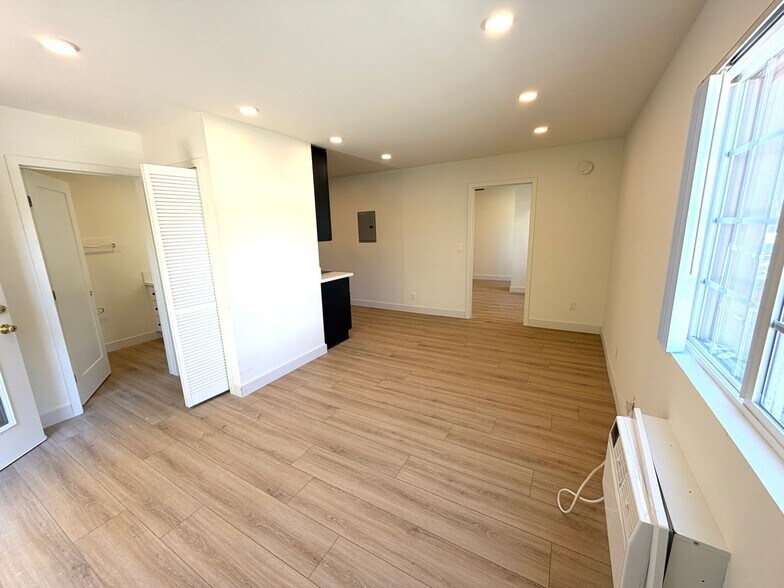 Building Photo - 1316 Venice Blvd.