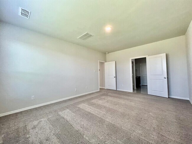 Building Photo - 1815 Waters Branch Dr