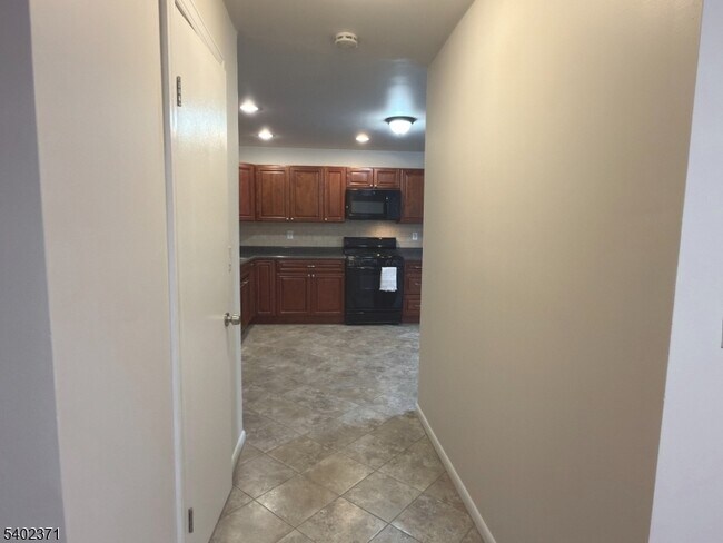 Building Photo - 39 Glenridge Ave