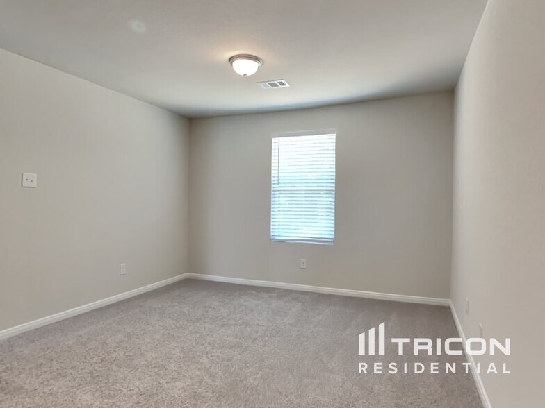 Building Photo - 10110 Cerritos dr