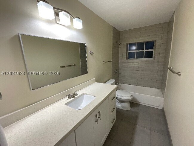 Building Photo - 14202 SW 110th Ave