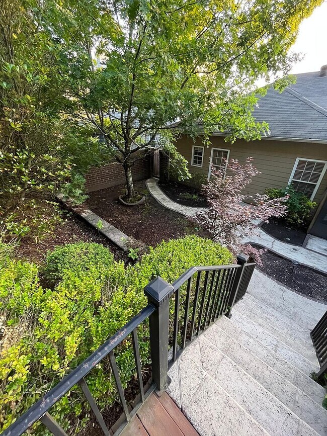 Building Photo - 1601 Deer Valley Dr