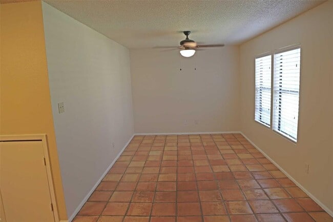 Building Photo - 4 Deerfield Dr