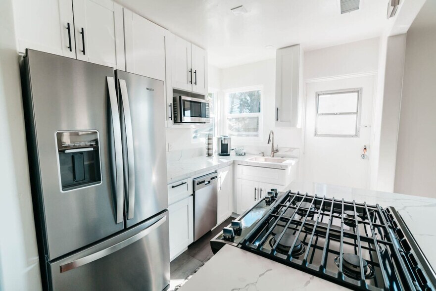 Building Photo - 4127-29 Vermont St