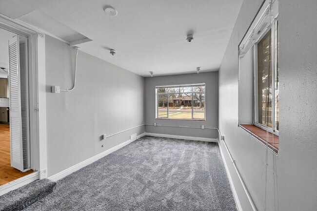 Building Photo - $2,440.95, 3 bed, 1 bath located in Denver with a newly renovated kitchen and In Unit Laundry!