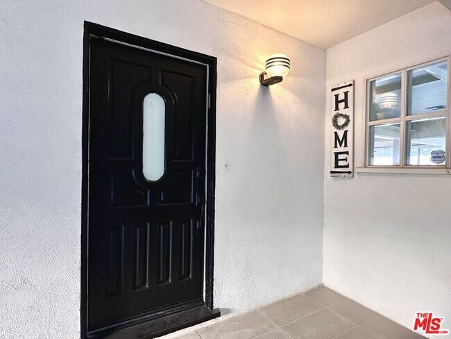 Building Photo - 3641 Sunswept Dr