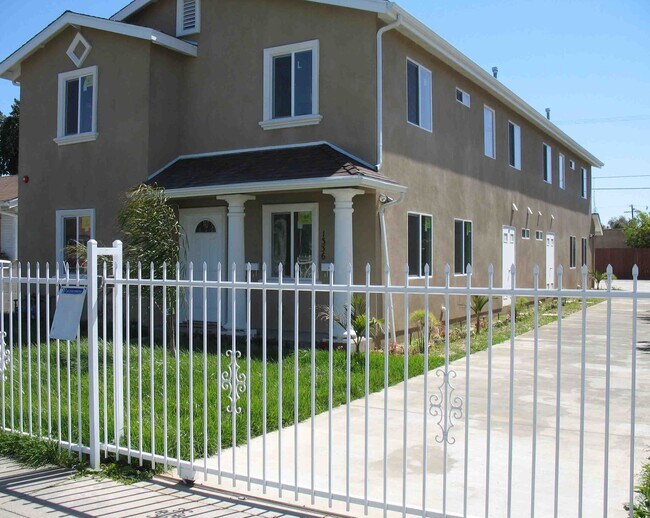 Primary Photo - 1334 W 62nd St