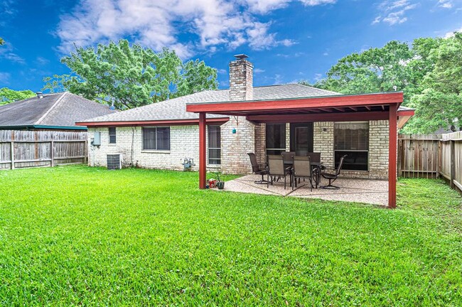 Building Photo - 722 Pickford Dr