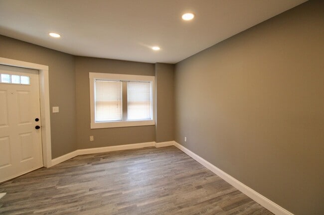 Building Photo - 300 S 2nd St