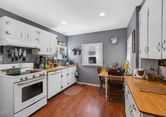 Building Photo - 204 Riverview Rd