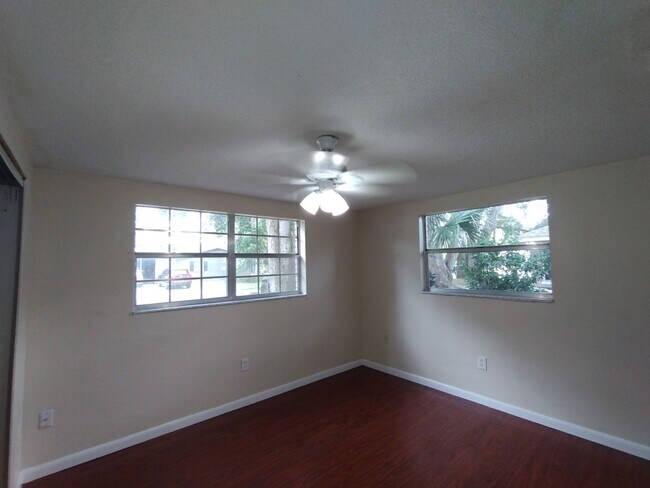 Building Photo - Spacious 3 Bedroom, 2 Bathroom Home for Rent in New Port Richey!