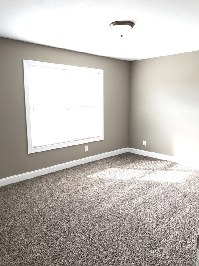 Building Photo - 3564 Drake Rd