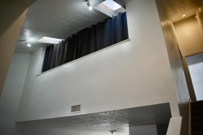 Building Photo - 5252 SW 21st Pl