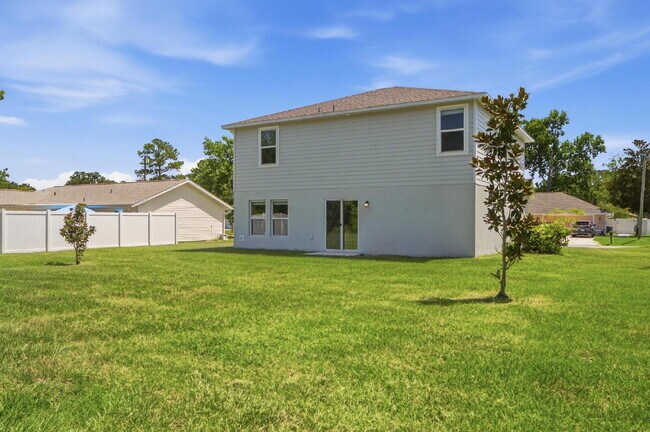 Building Photo - CENTRALLY LOCATED