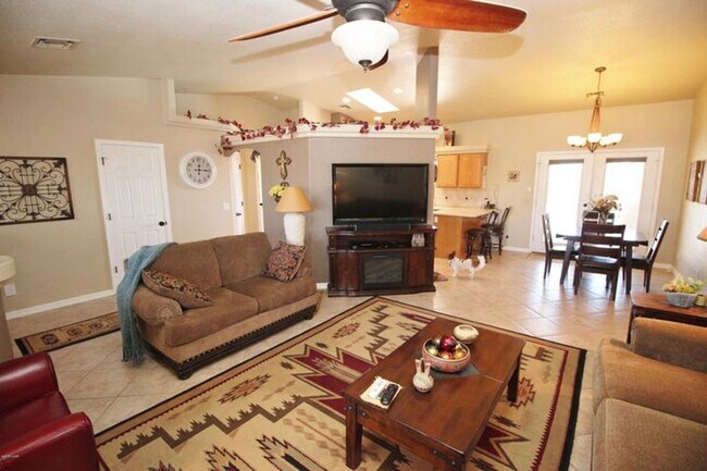 Building Photo - Furnished 3 Bedroom - 2 Bath Pool Home