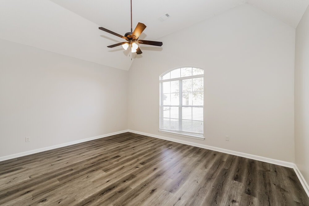 Building Photo - 1516 Sawmill Creek Ln