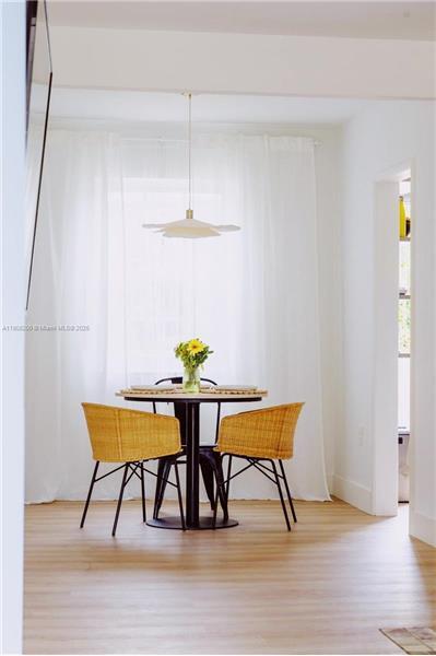 Building Photo - 1075 NE 120th St