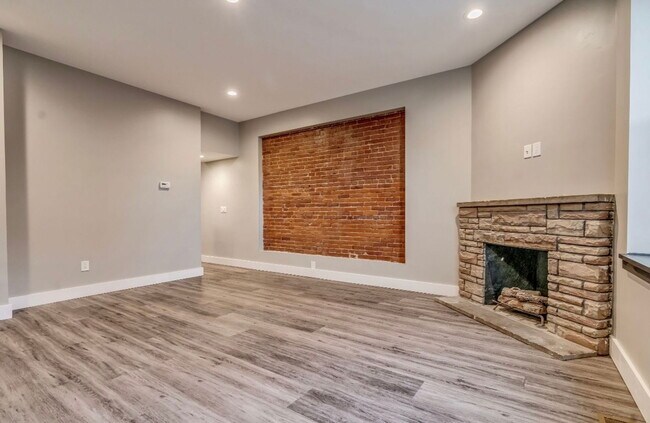 Building Photo - 122 N Evaline St