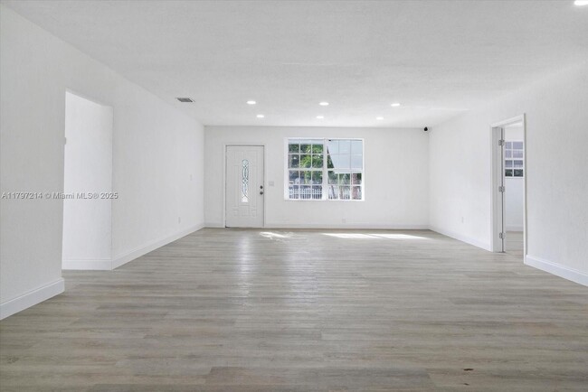 Building Photo - 261 NE 172nd St