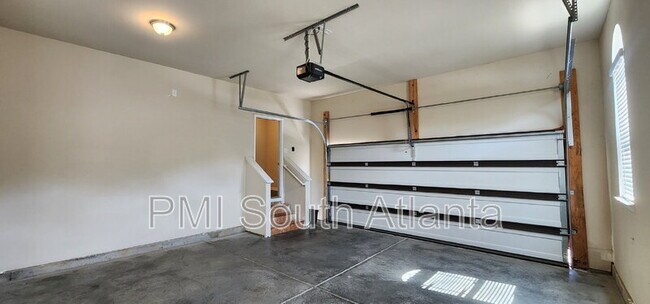 Building Photo - 525 Twelve Oaks Dr