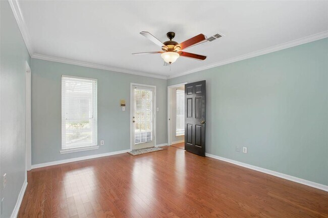 Building Photo - 1302 Dominion Dr