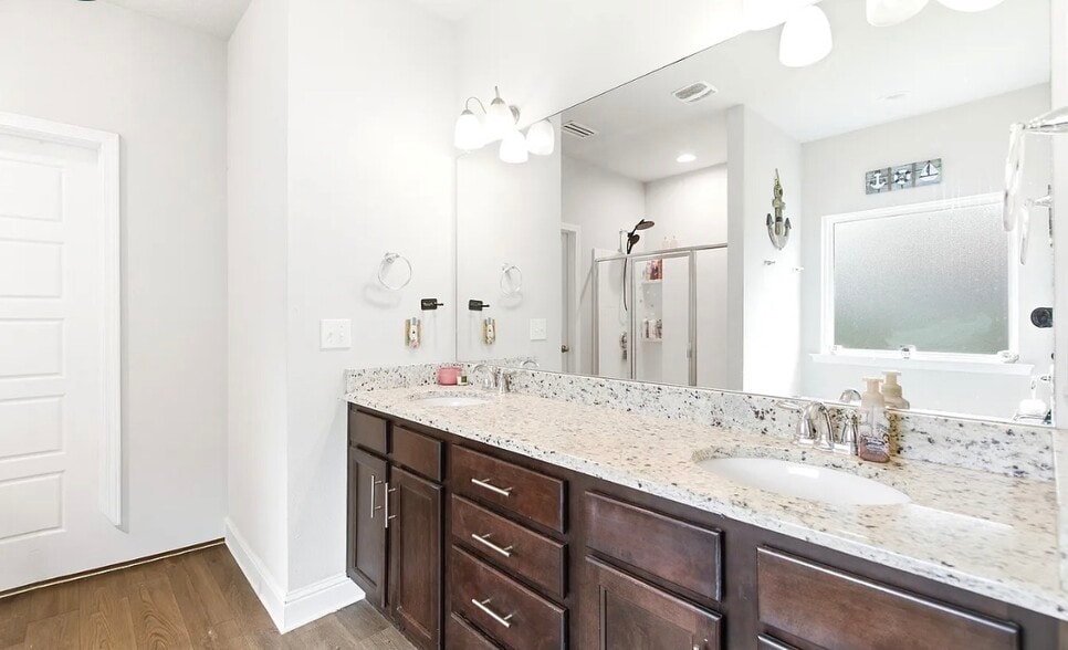 Building Photo - 12561 Waxwing Ave