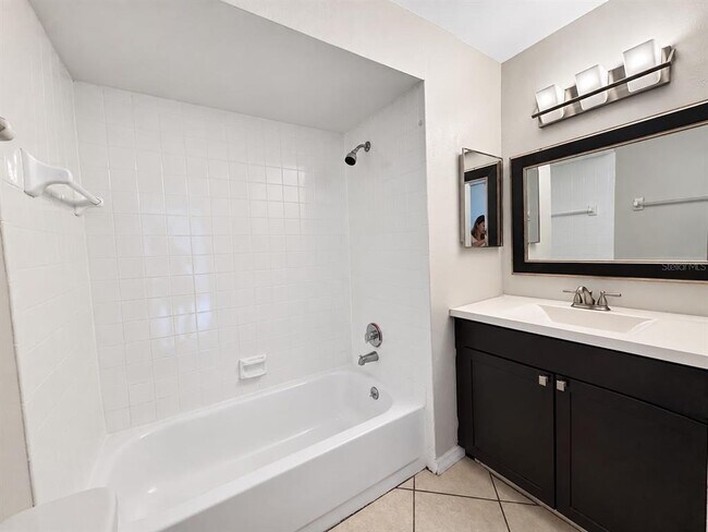 Building Photo - 6380 Bonnie Bay Cir N