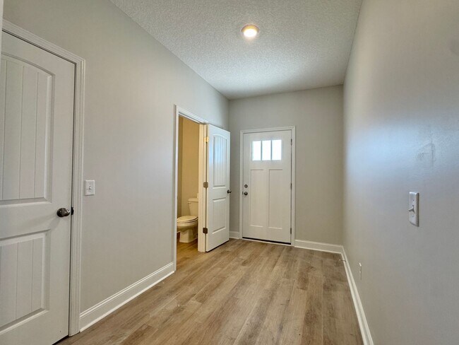 Building Photo - AVAILABLE OCTOBER 2025 [PET FRIENDLY]