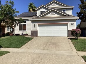 Building Photo - 4 Bedroom 3 bath with solar