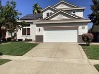 Building Photo - 4 Bedroom 3 bath with solar