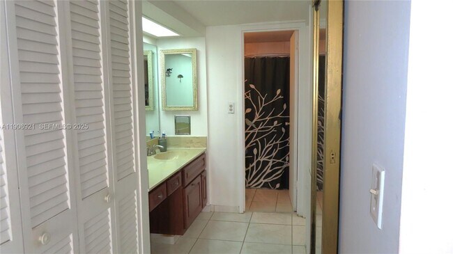 Building Photo - 5701 Collins Ave