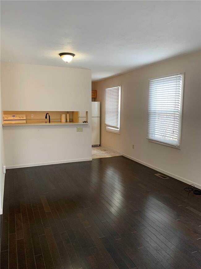 Building Photo - 26 Heron Way S