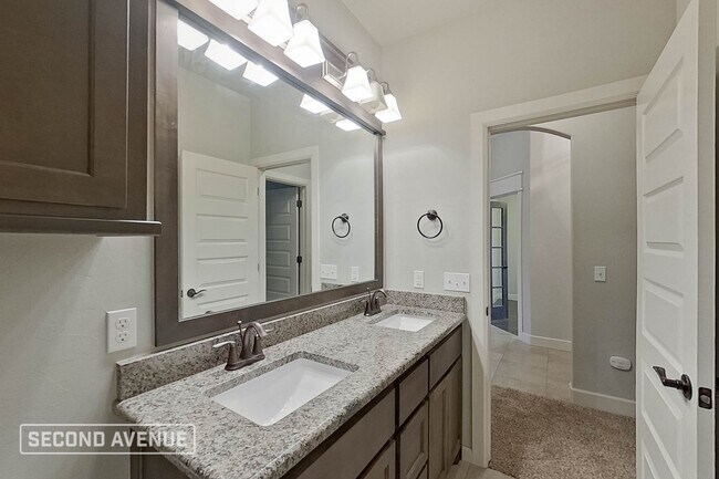 Building Photo - LIMITED TIME: $998 off second month’s rent...