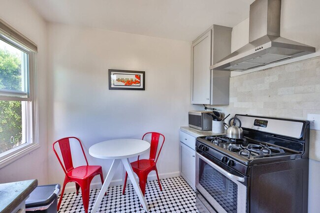 Building Photo - 3270 Cedar St