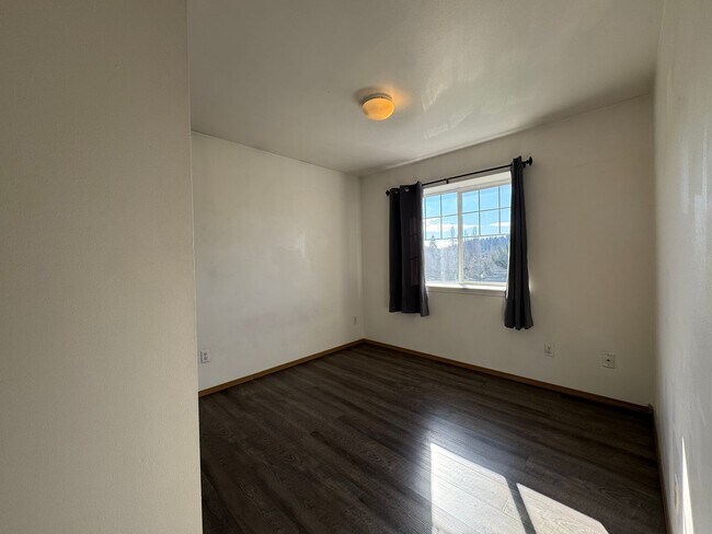 Building Photo - BH T 1335