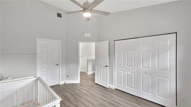 Building Photo - 3387 Lakeside Dr