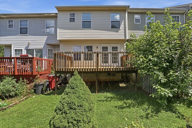 Building Photo - 10 Crabapple Ct