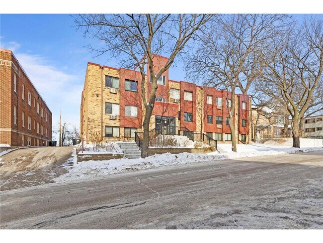 Building Photo - 520 Ridgewood Ave