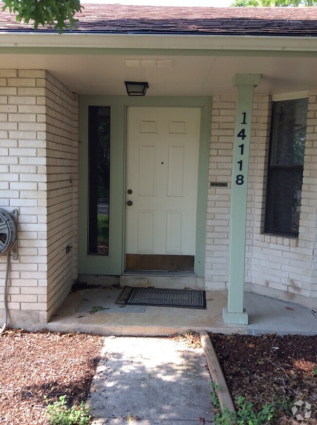 Building Photo - 14118 Susancrest Dr