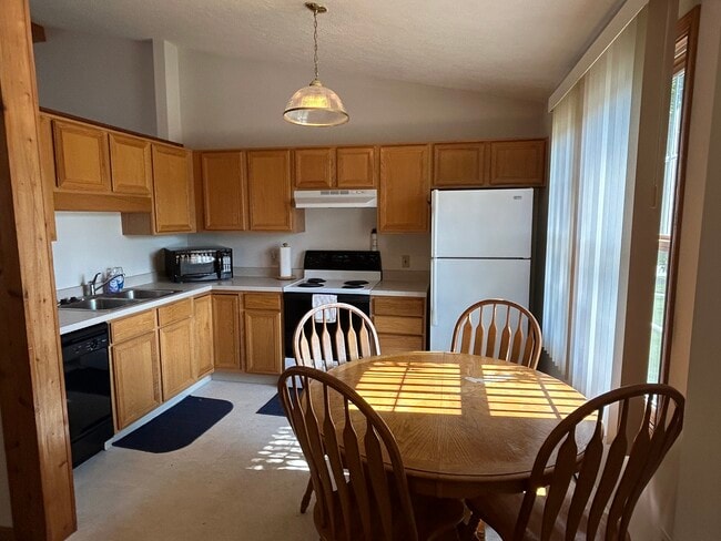 Building Photo - 651 Sturbridge Dr