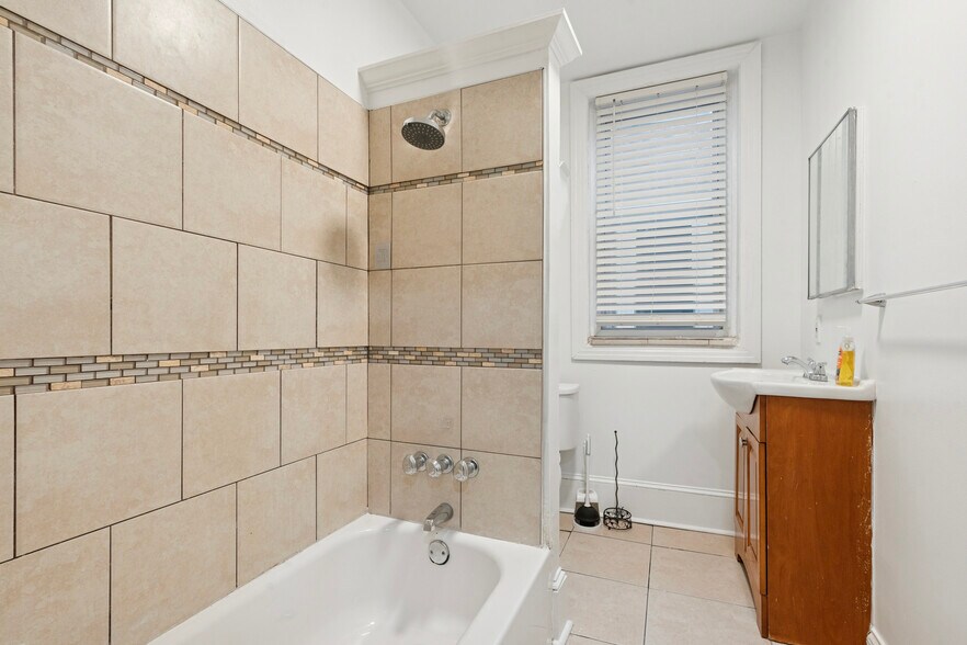 Building Photo - 6020 Catharine St