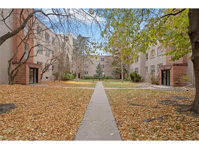 Building Photo - 3142 W Bde Maka Ska Blvd