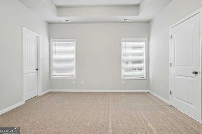 Building Photo - 270 S Ridge