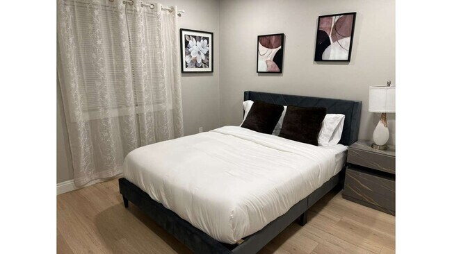 Building Photo - 321 W Park Ave